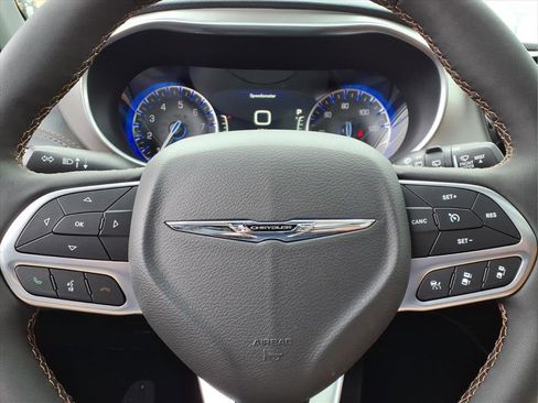 New 2026 Chrysler Pacifica Pinnacle FWD image 24