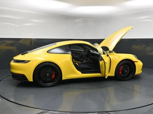 Used 2022 Porsche 911 Carrera GTS w/ Premium Package RWD image 33