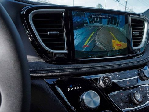 New 2026 Chrysler Pacifica Select image 17