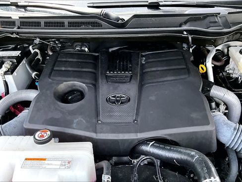Used 2025 Toyota Tundra Limited w/ Power Package AWD/4WD image 31