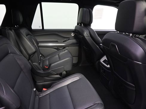 New 2026 Lincoln Navigator Reserve AWD/4WD image 18