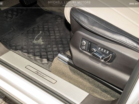 Used 2021 Bentley Bentayga Plug-In Hybrid AWD/4WD image 64