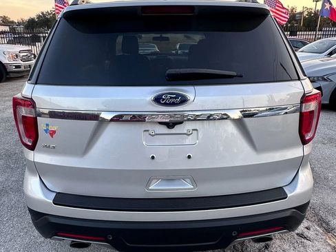 Used 2018 Ford Explorer XLT FWD image 8