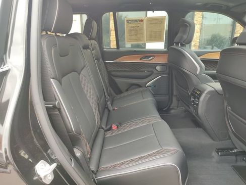 Used 2026 Jeep Grand Cherokee Summit w/ Obsidian Package AWD/4WD image 31