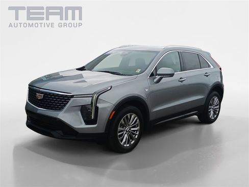 Used 2024 Cadillac XT4 Premium Luxury image 3
