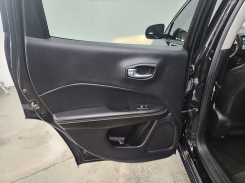 Used 2019 Jeep Compass Latitude image 23