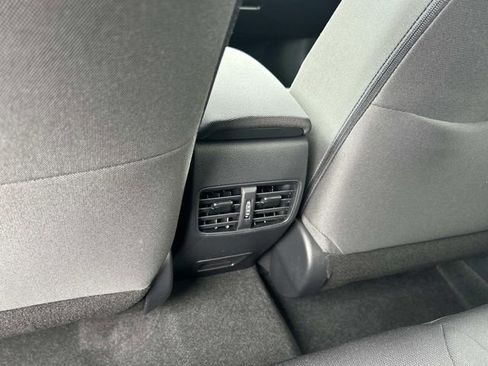 Used 2024 Toyota Corolla Cross LE AWD/4WD image 18