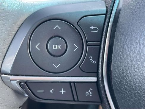 Used 2020 Toyota Avalon Limited image 25