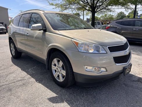 Used 2012 Chevrolet Traverse LT image 2