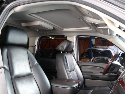 Used 2007 Cadillac Escalade AWD w/ Information Package image 41