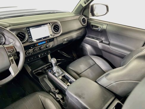 Used 2020 Toyota Tacoma TRD Sport w/ TRD Premium Sport Package AWD/4WD image 23