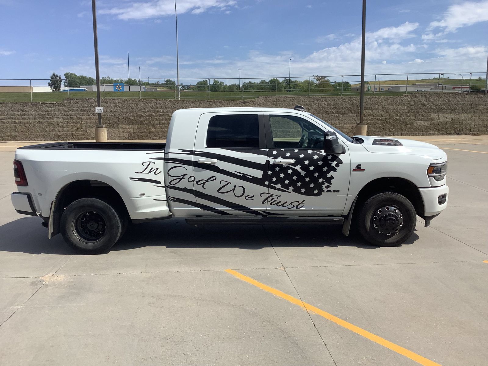 Used 2024 RAM 3500 Laramie w/ Night Edition AWD/4WD image 1