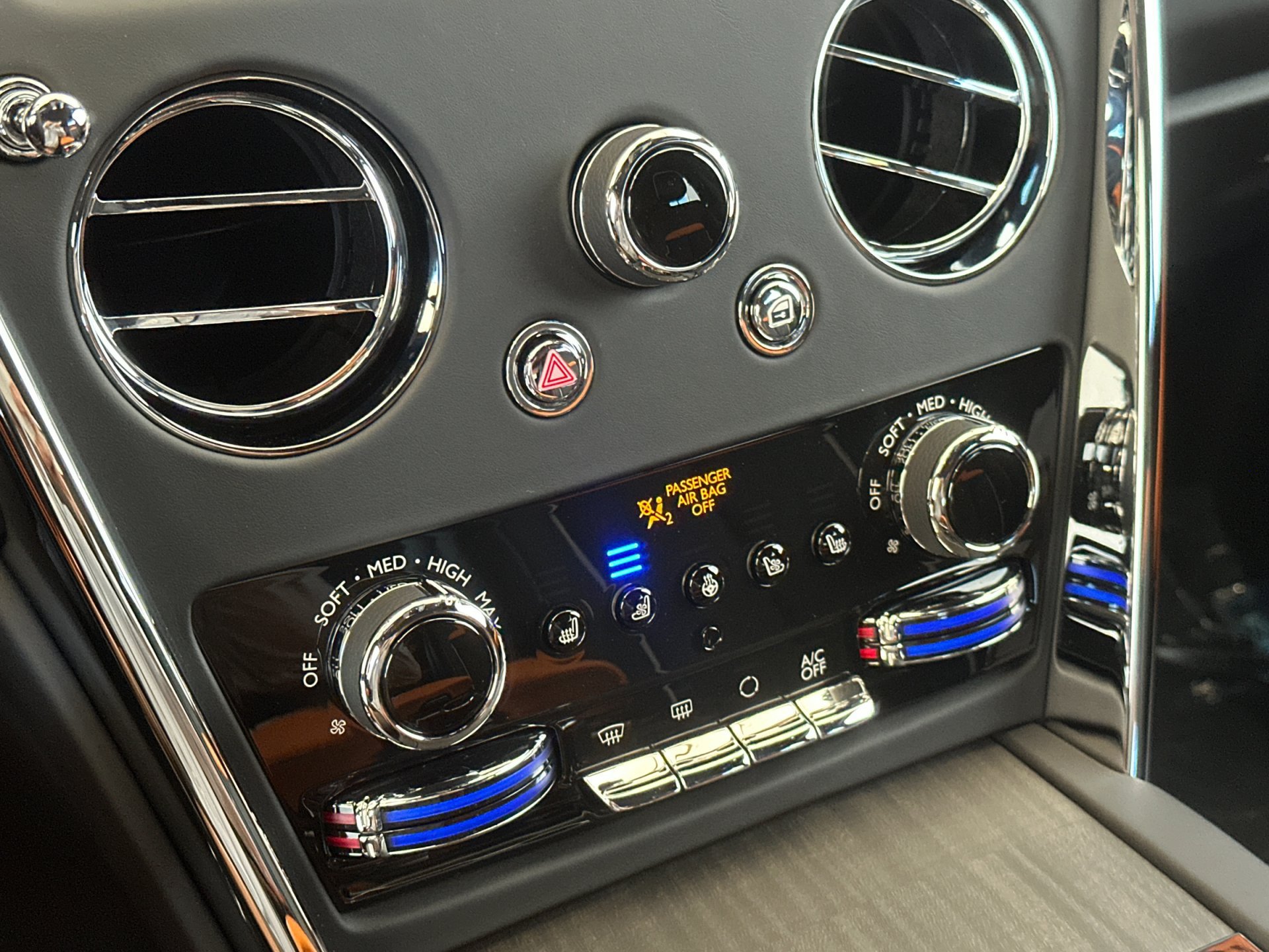 Used 2027 Rolls-Royce Cullinan AWD/4WD image 21