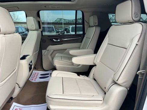 Used 2024 GMC Yukon XL Denali image 7