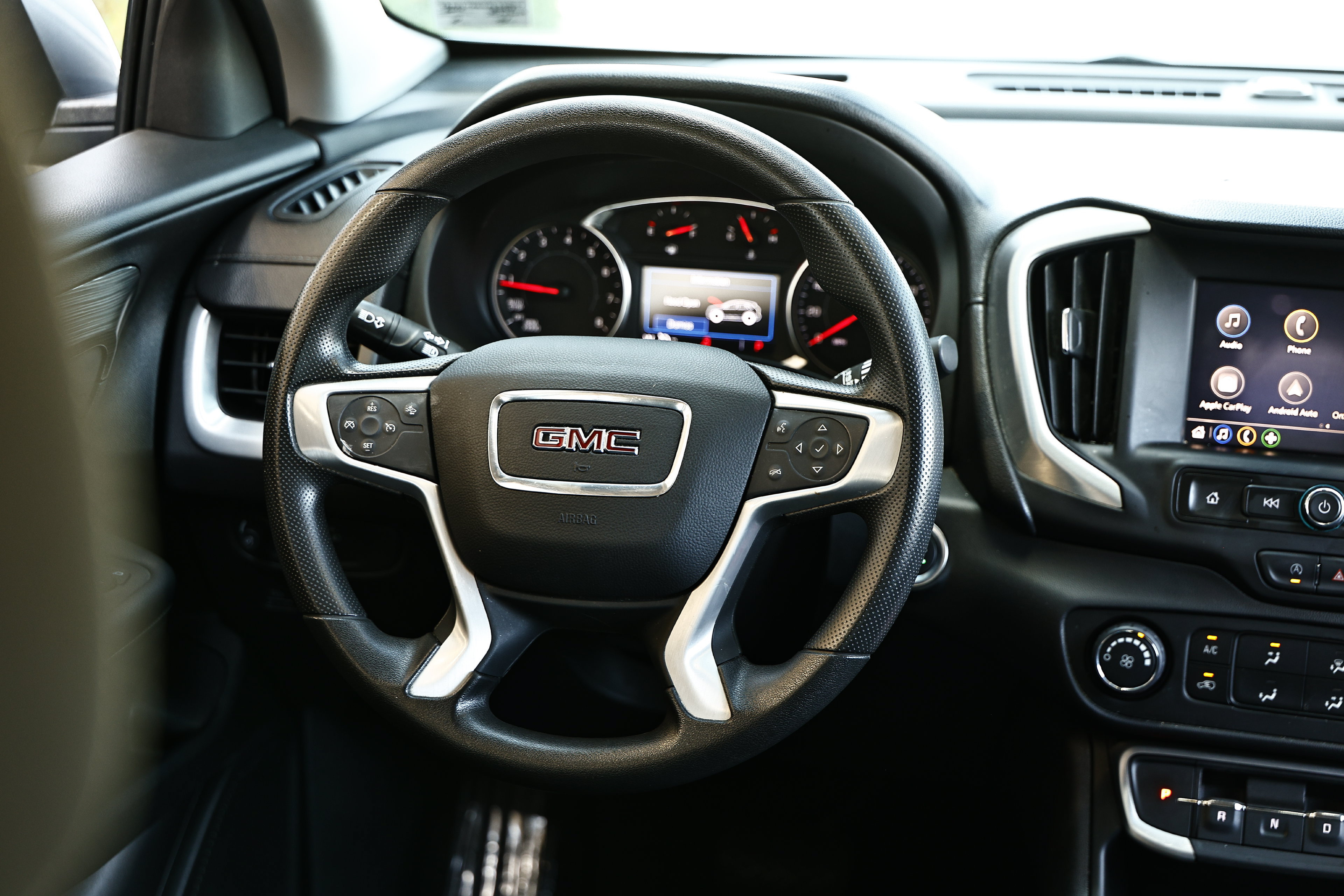 Used 2024 GMC Terrain SLE AWD/4WD image 26