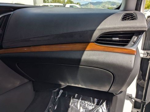 Used 2020 Cadillac Escalade Premium Luxury AWD/4WD image 33
