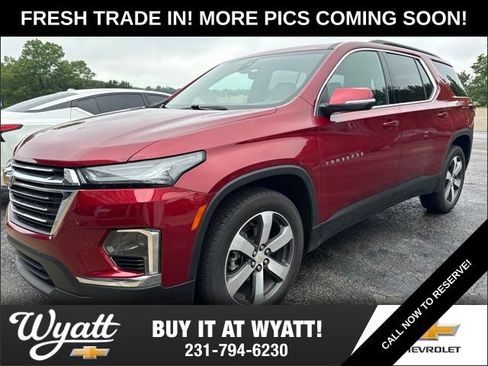 Used 2022 Chevrolet Traverse LT w/ LT Premium Package AWD/4WD image 1