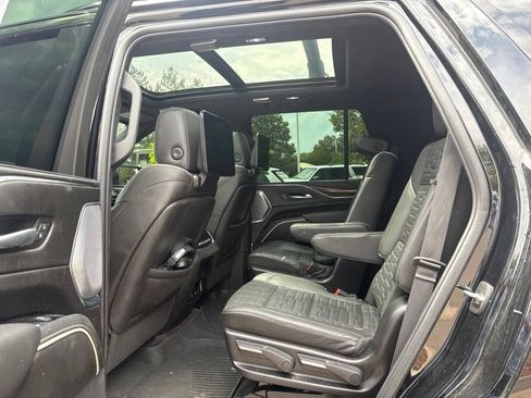 Used 2024 Cadillac Escalade Sport Platinum w/ LPO, ONYX Package AWD/4WD image 17