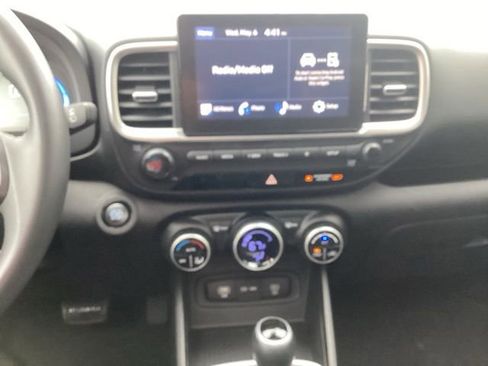 Used 2025 Hyundai Venue SEL FWD image 18