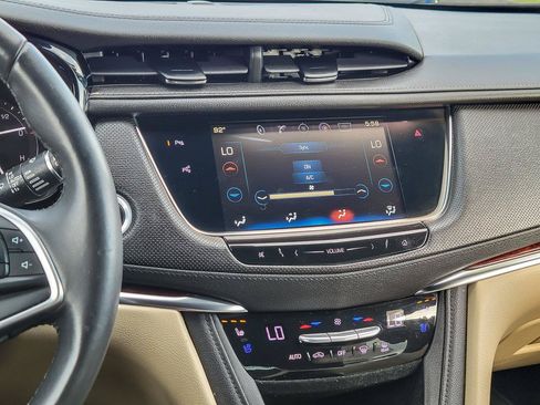 Used 2017 Cadillac XT5 Premium Luxury w/ Driver Assist Package AWD/4WD image 23
