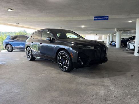 Used 2024 BMW iX xDrive50 w/ Sport Package AWD/4WD image 6