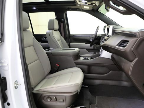 Used 2023 GMC Yukon SLT image 12