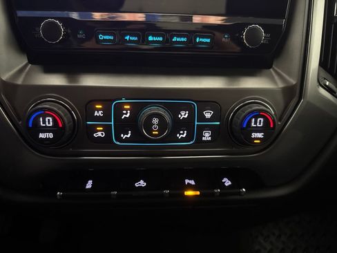 Used 2017 Chevrolet Silverado 1500 LT w/ Midnight Edition AWD/4WD image 27