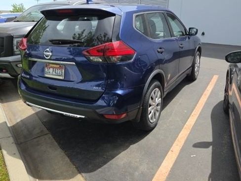 Used 2017 Nissan Rogue S AWD/4WD image 6