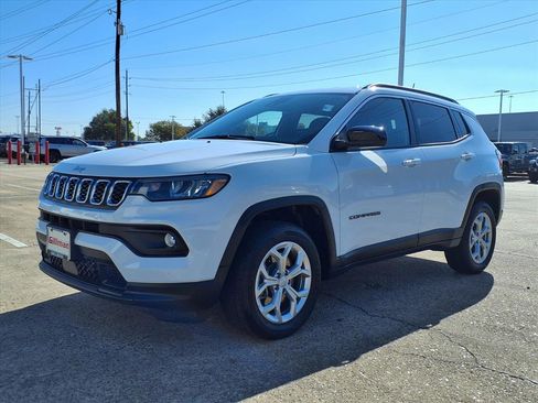 Used 2024 Jeep Compass Latitude image 20