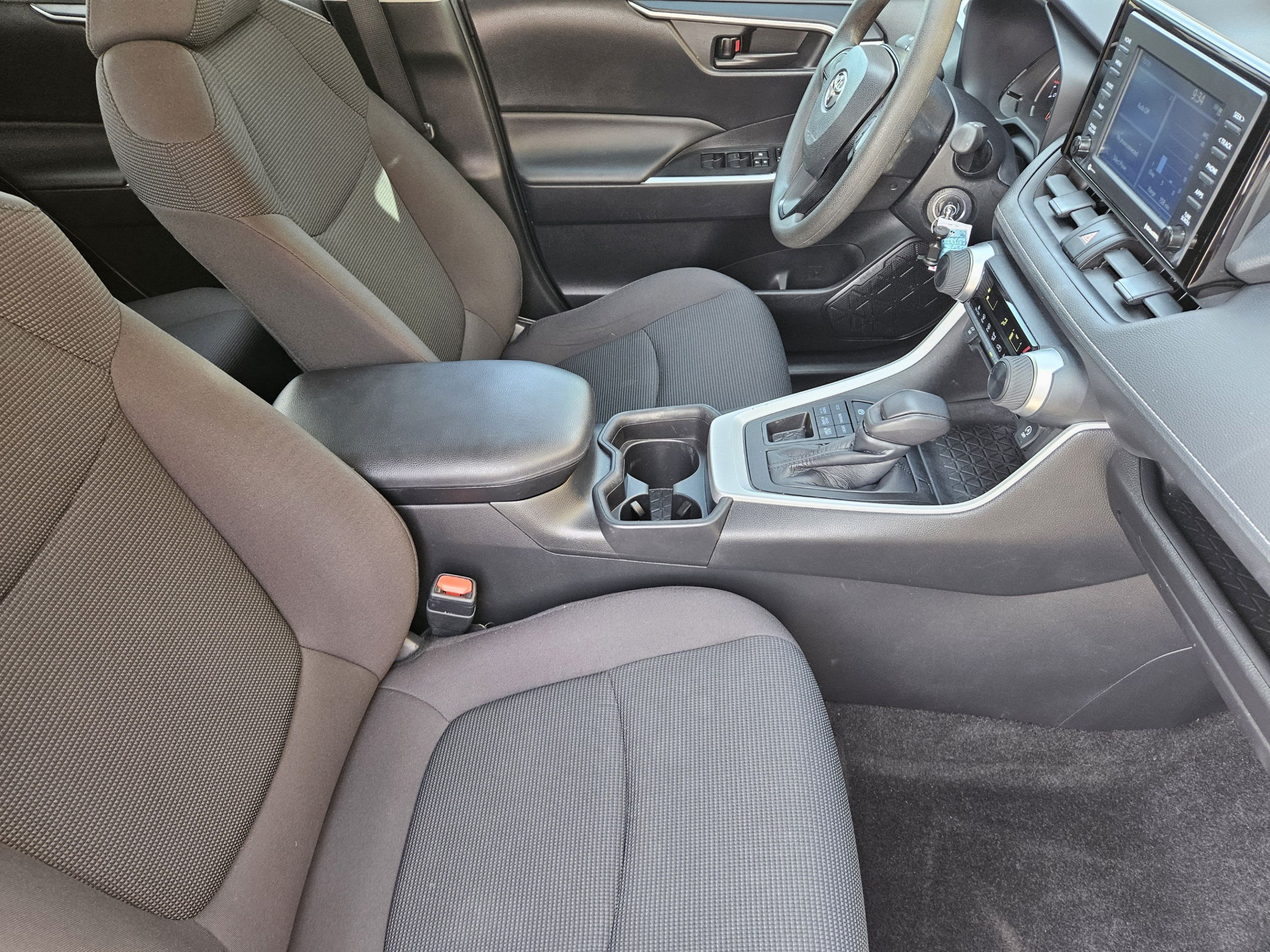 Used 2021 Toyota RAV4 LE AWD/4WD image 12