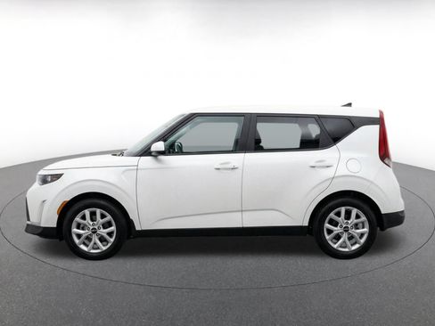 Used 2025 Kia Soul LX w/ LX Technology Package FWD image 4