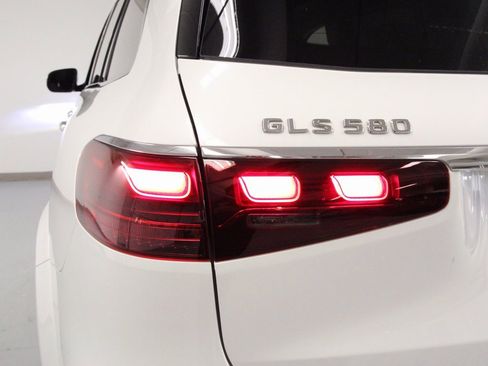 Certified 2024 Mercedes-Benz GLS 580 4MATIC image 11