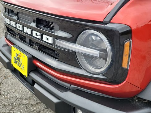 Used 2024 Ford Bronco Outer Banks w/ Sasquatch Package AWD/4WD image 9
