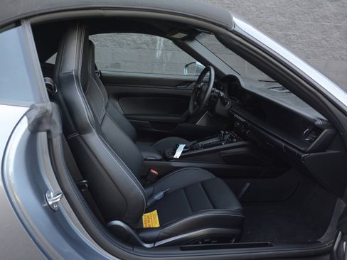 Certified 2025 Porsche 911 Carrera GTS image 27