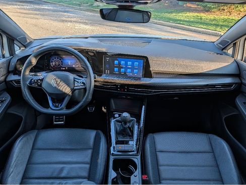 Used 2024 Volkswagen Golf R image 27