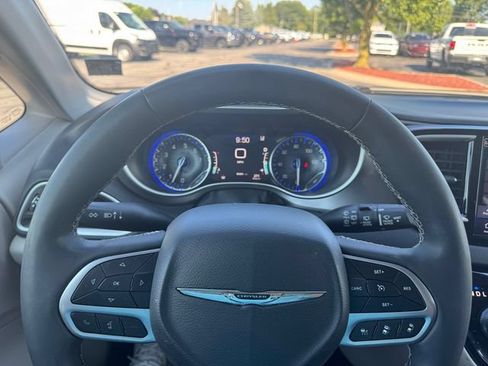Certified 2024 Chrysler Pacifica Touring-L FWD image 23