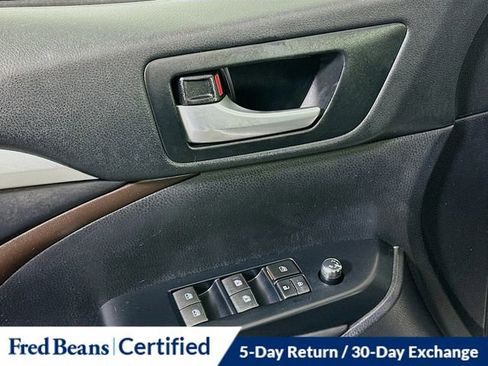 Used 2018 Toyota Highlander XLE image 19