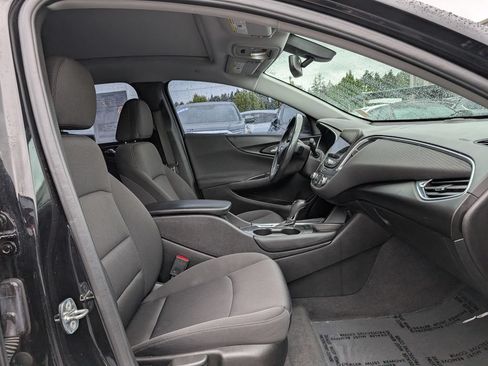Used 2018 Chevrolet Malibu LT FWD image 10