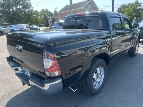 Used 2012 Toyota Tacoma 4x4 Double Cab w/ TRD Off-Road Pkg image 2