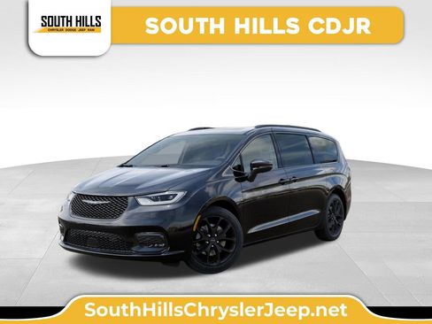 New 2026 Chrysler Pacifica Limited w/ S Appearance Package image 1