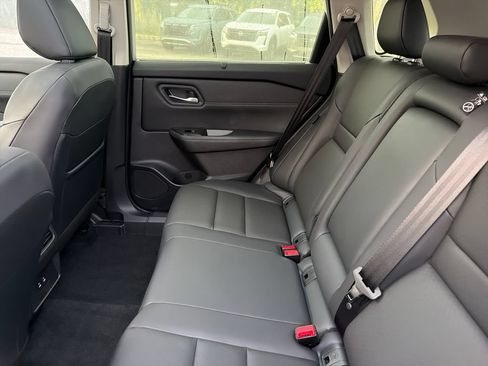 Used 2024 Nissan Rogue SV w/ SV Premium Package FWD image 33