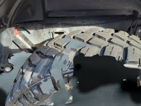 Used 2024 Jeep Gladiator Sport image 12