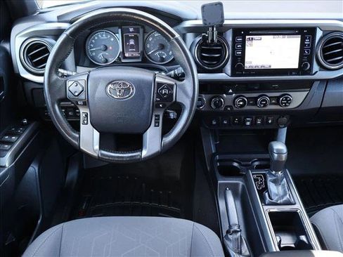 Used 2018 Toyota Tacoma TRD Off-Road w/ Technology Package AWD/4WD image 24