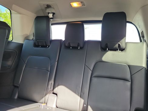 Certified 2024 Nissan Pathfinder SL w/ SL Premium Package FWD image 11