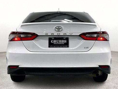 Used 2022 Toyota Camry LE image 6