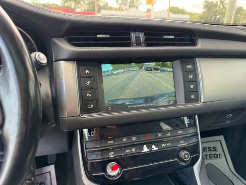 Used 2017 Jaguar XF Premium image 10