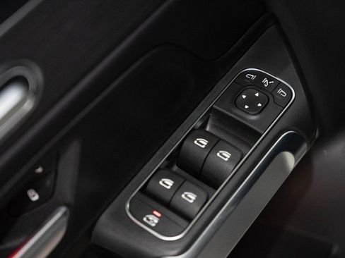 Used 2026 Mercedes-Benz GLB 250 4MATIC image 21