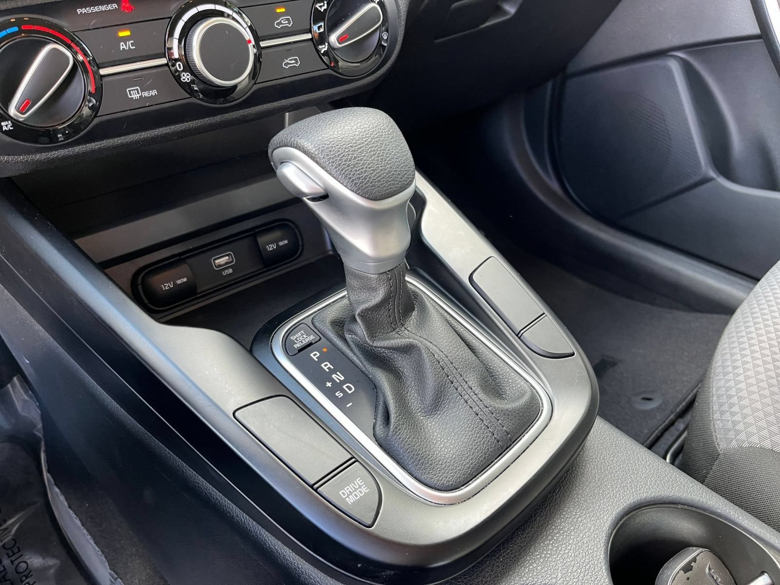 Used 2025 Kia Soul LX w/ LX Technology Package FWD image 38