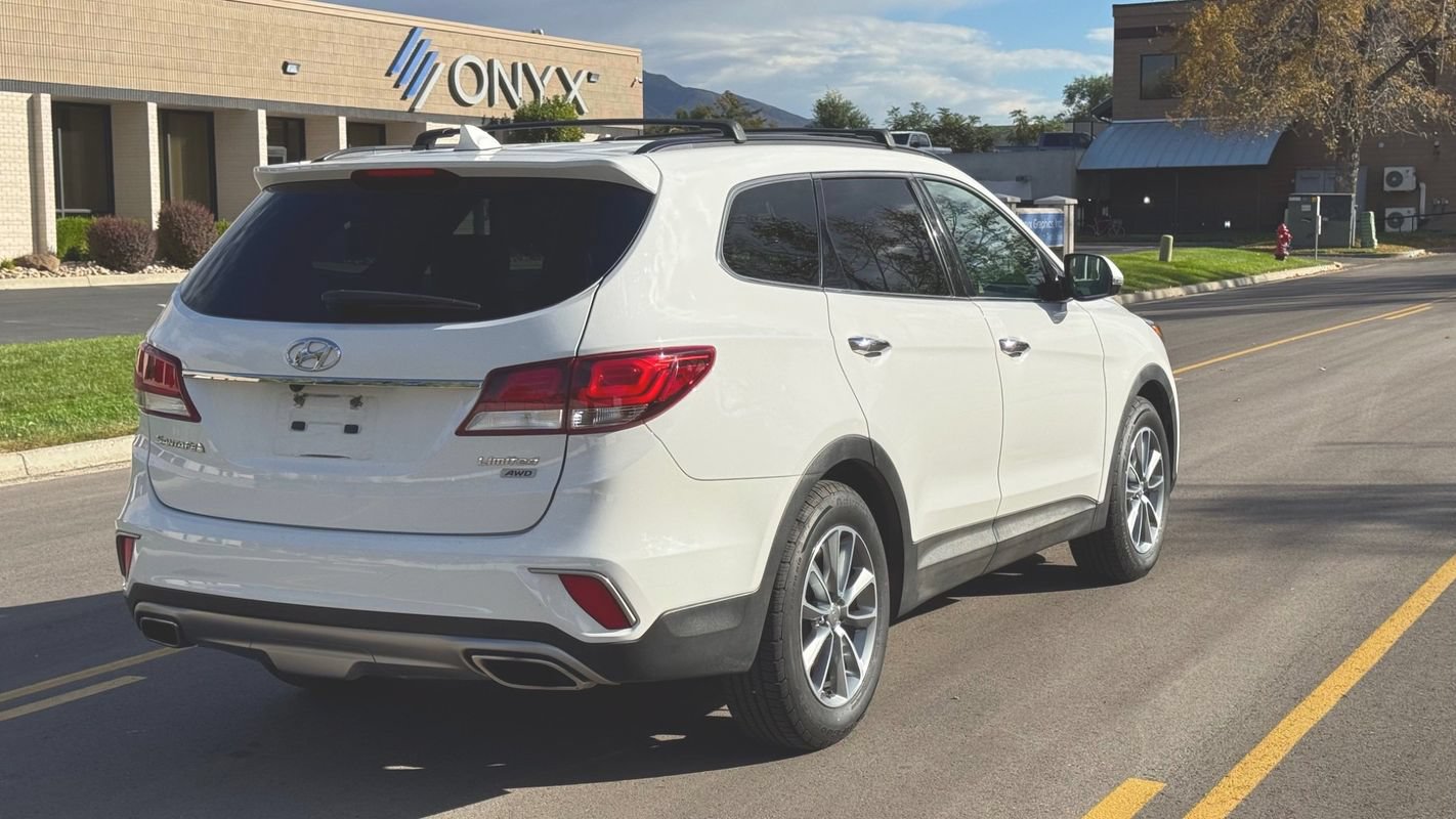 Used 2017 Hyundai Santa Fe Limited AWD/4WD image 5