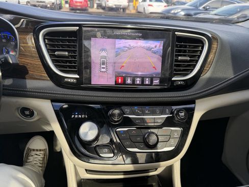 Used 2022 Chrysler Pacifica Limited image 19